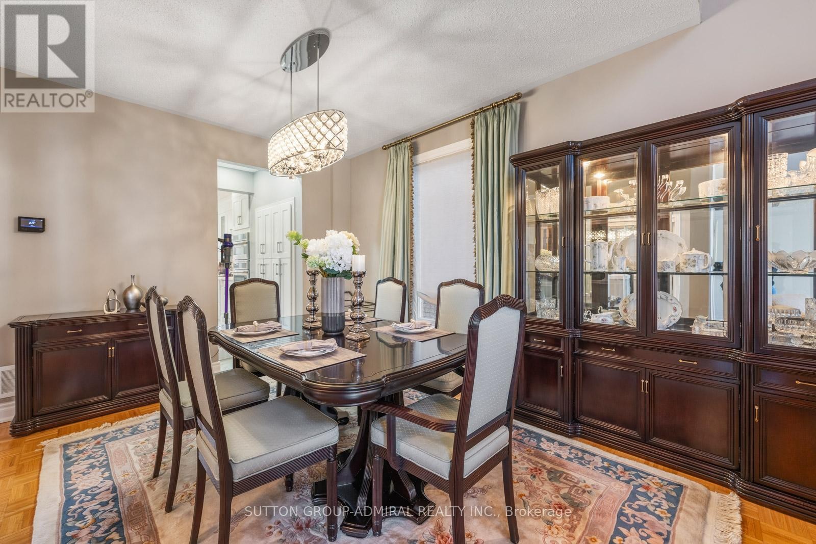 












90 SUMMERIDGE DRIVE

,
Vaughan (Patterson),




Ontario
L4J8S1

