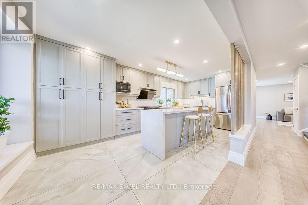 












106 UPTON CRESCENT

,
Markham (Milliken Mills West),




Ontario
L3R3T4

