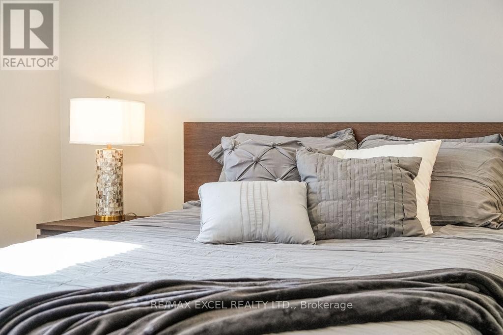 












106 UPTON CRESCENT

,
Markham (Milliken Mills West),




Ontario
L3R3T4

