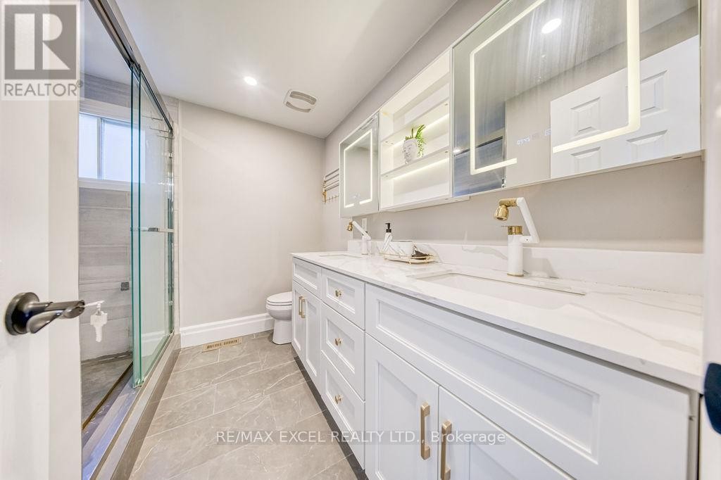 












106 UPTON CRESCENT

,
Markham (Milliken Mills West),




Ontario
L3R3T4

