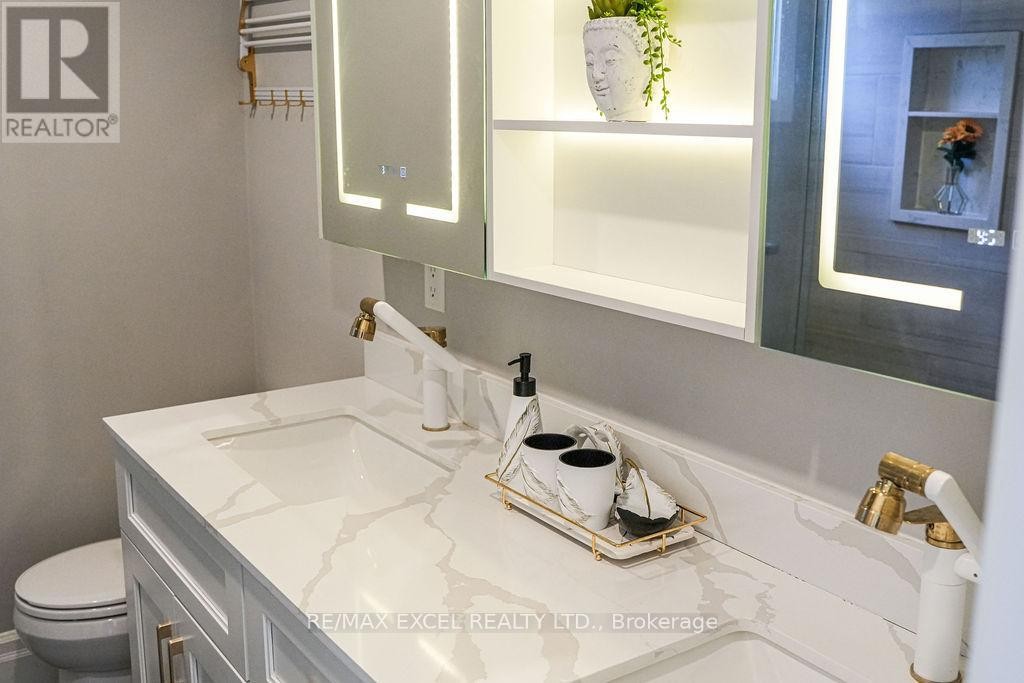 












106 UPTON CRESCENT

,
Markham (Milliken Mills West),




Ontario
L3R3T4

