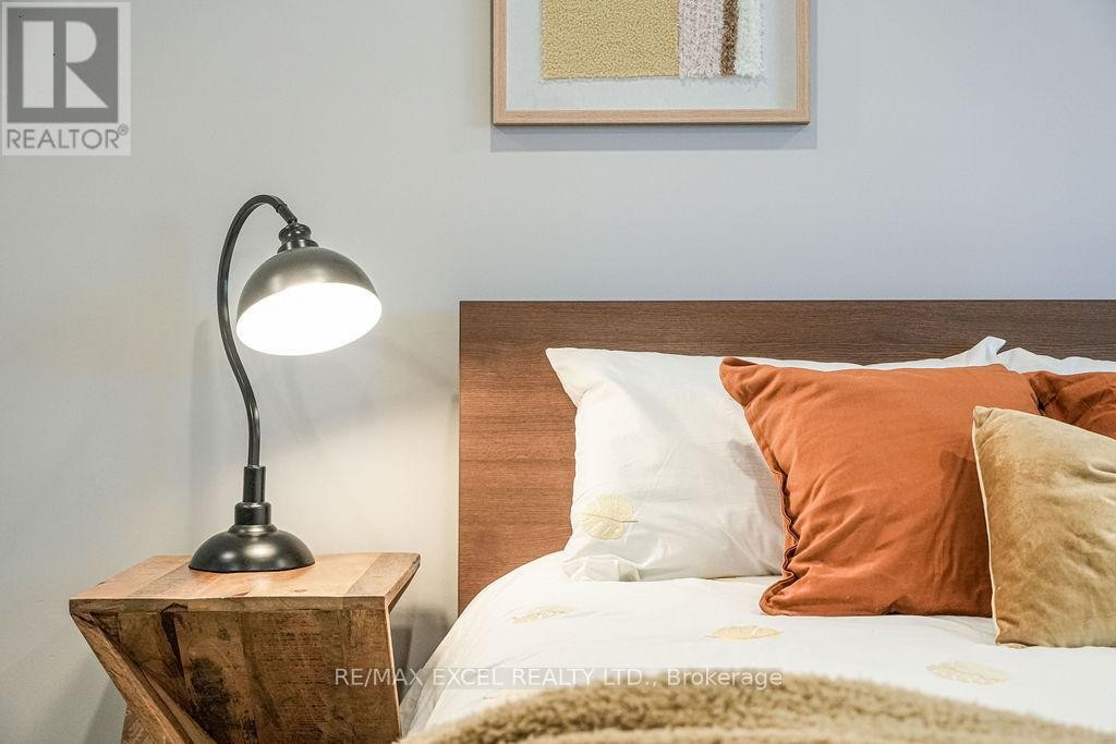 












106 UPTON CRESCENT

,
Markham (Milliken Mills West),




Ontario
L3R3T4

