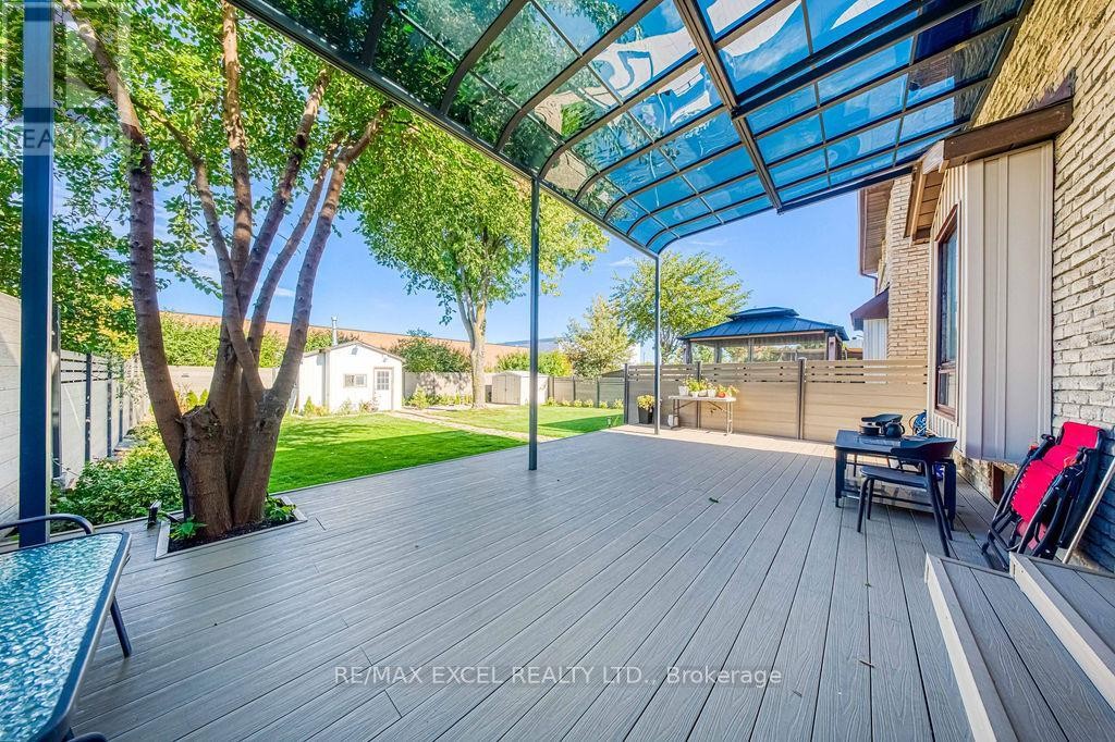 












106 UPTON CRESCENT

,
Markham (Milliken Mills West),




Ontario
L3R3T4

