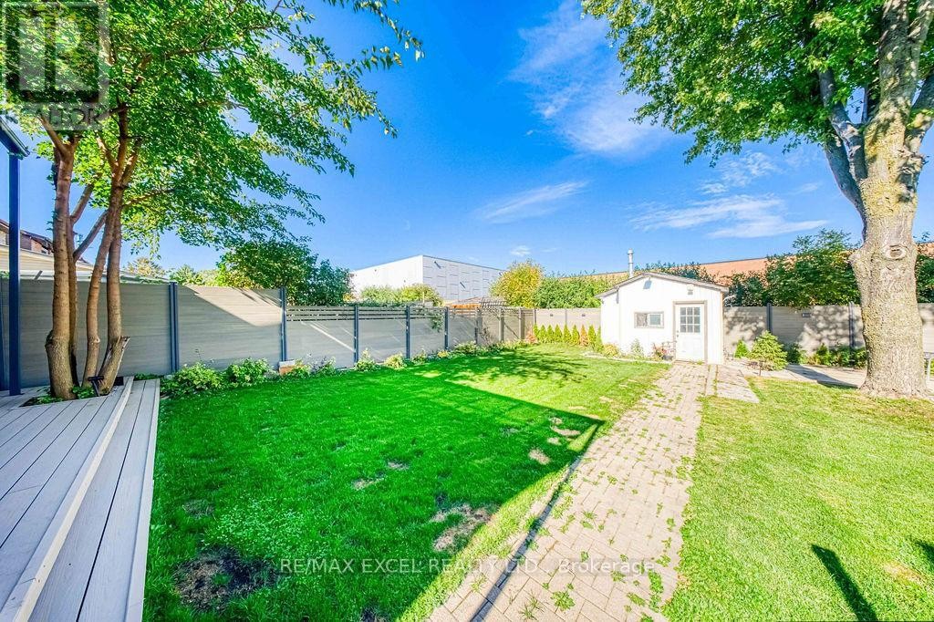 












106 UPTON CRESCENT

,
Markham (Milliken Mills West),




Ontario
L3R3T4

