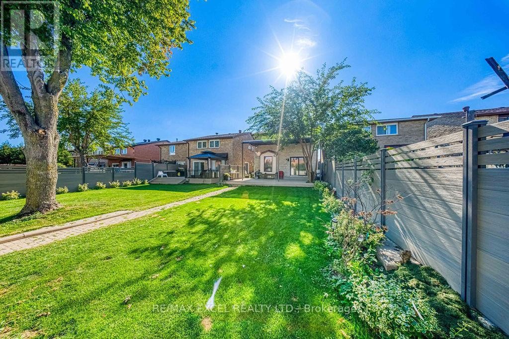 












106 UPTON CRESCENT

,
Markham (Milliken Mills West),




Ontario
L3R3T4

