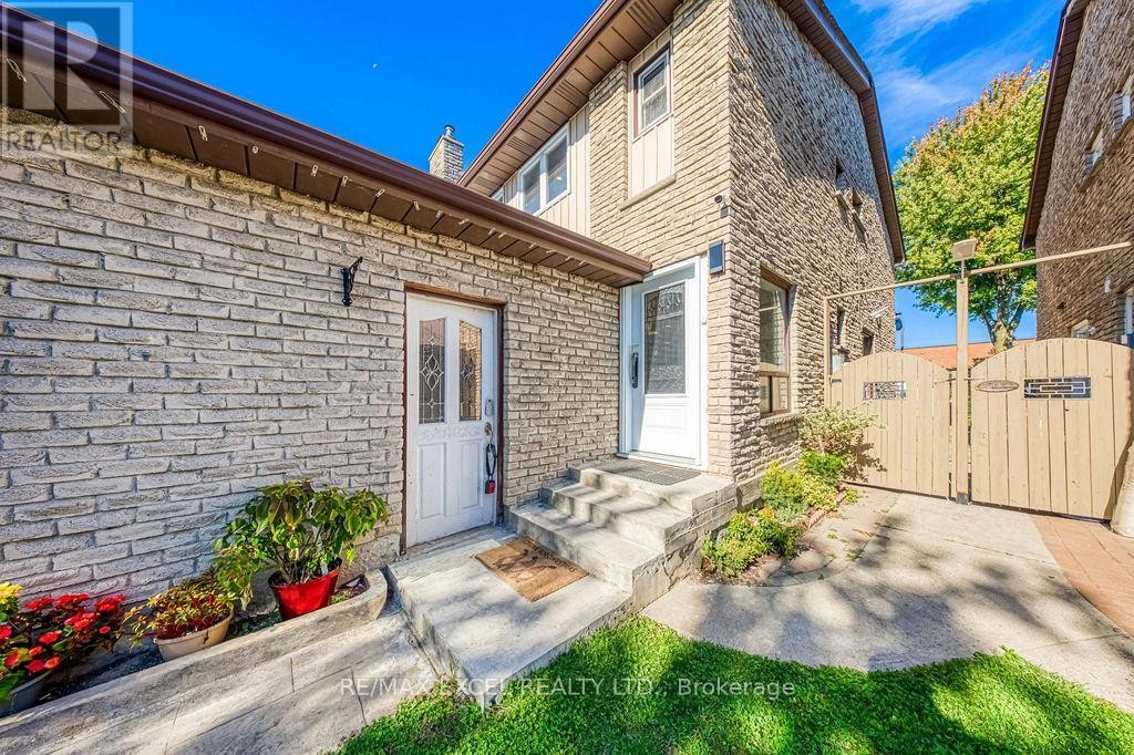 












106 UPTON CRESCENT

,
Markham (Milliken Mills West),




Ontario
L3R3T4

