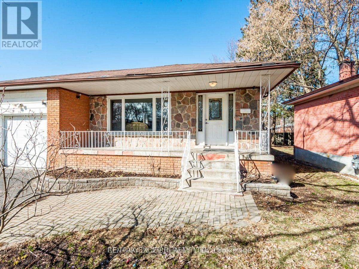












387 CROSBY AVENUE

,
Richmond Hill (Crosby),




Ontario
L4C2R8

