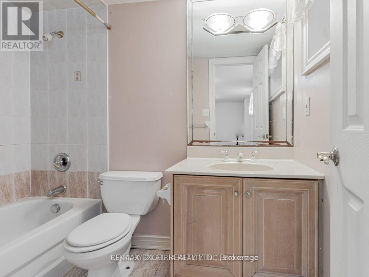 












387 CROSBY AVENUE

,
Richmond Hill (Crosby),




Ontario
L4C2R8

