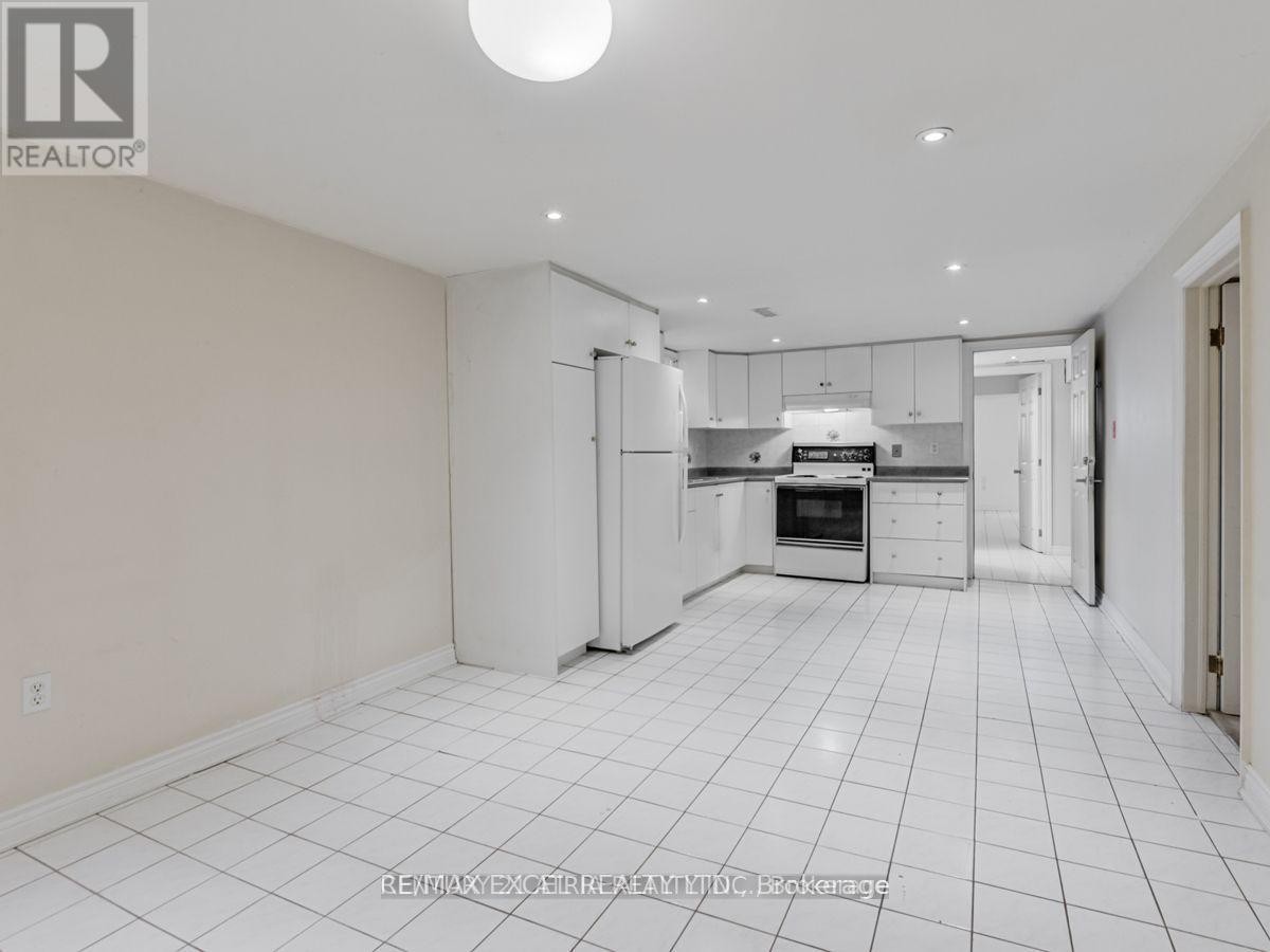 












387 CROSBY AVENUE

,
Richmond Hill (Crosby),




Ontario
L4C2R8

