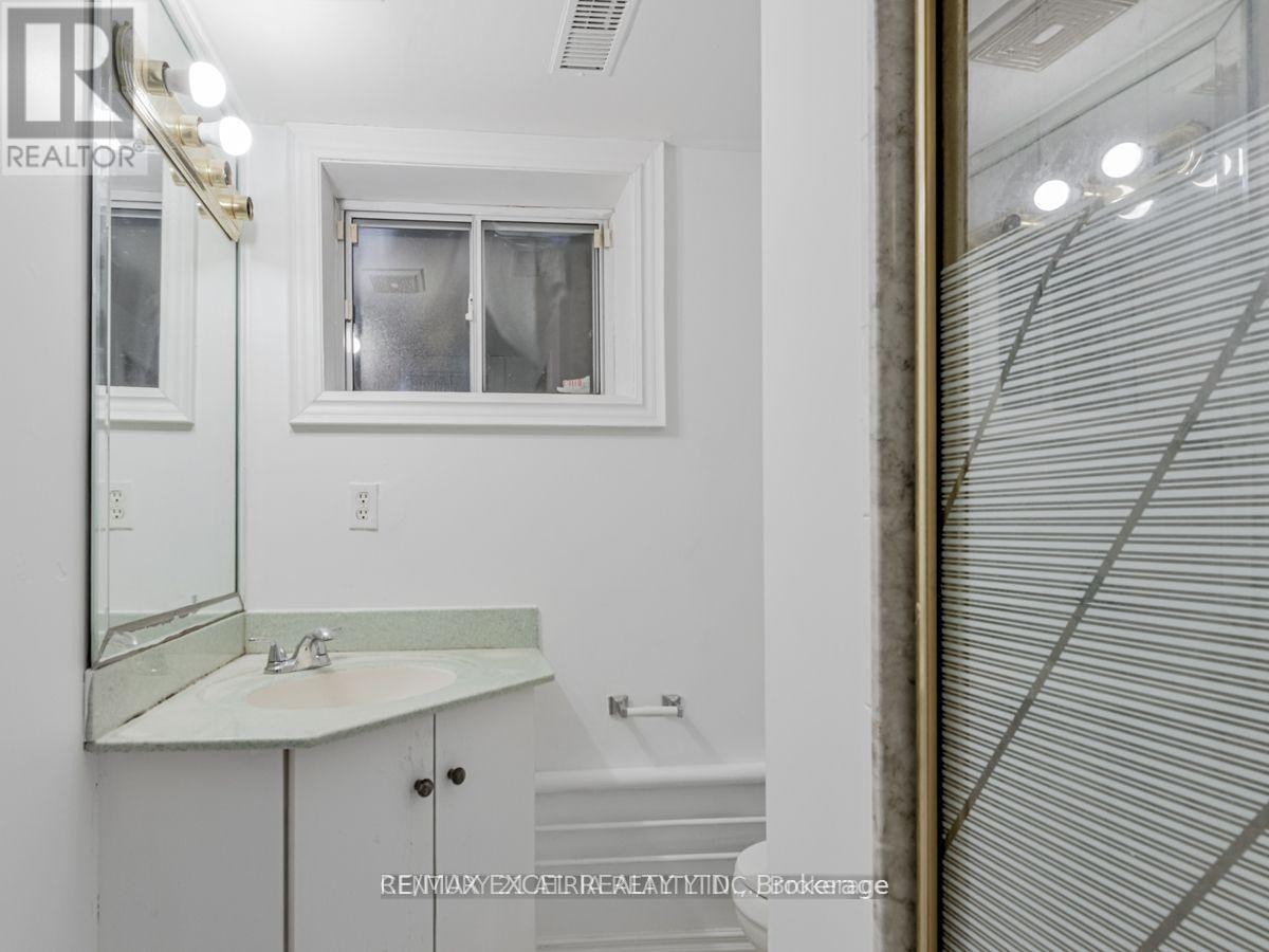 












387 CROSBY AVENUE

,
Richmond Hill (Crosby),




Ontario
L4C2R8

