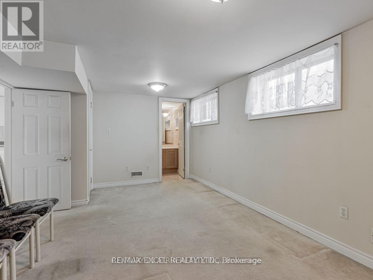 












387 CROSBY AVENUE

,
Richmond Hill (Crosby),




Ontario
L4C2R8

