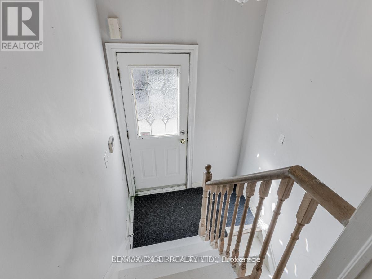 












387 CROSBY AVENUE

,
Richmond Hill (Crosby),




Ontario
L4C2R8

