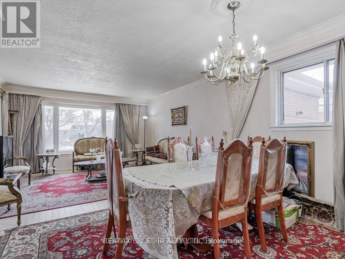 












387 CROSBY AVENUE

,
Richmond Hill (Crosby),




Ontario
L4C2R8

