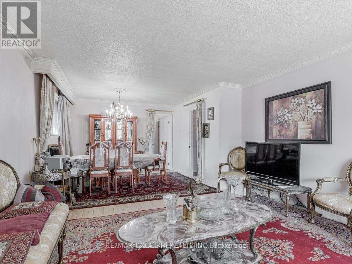 












387 CROSBY AVENUE

,
Richmond Hill (Crosby),




Ontario
L4C2R8

