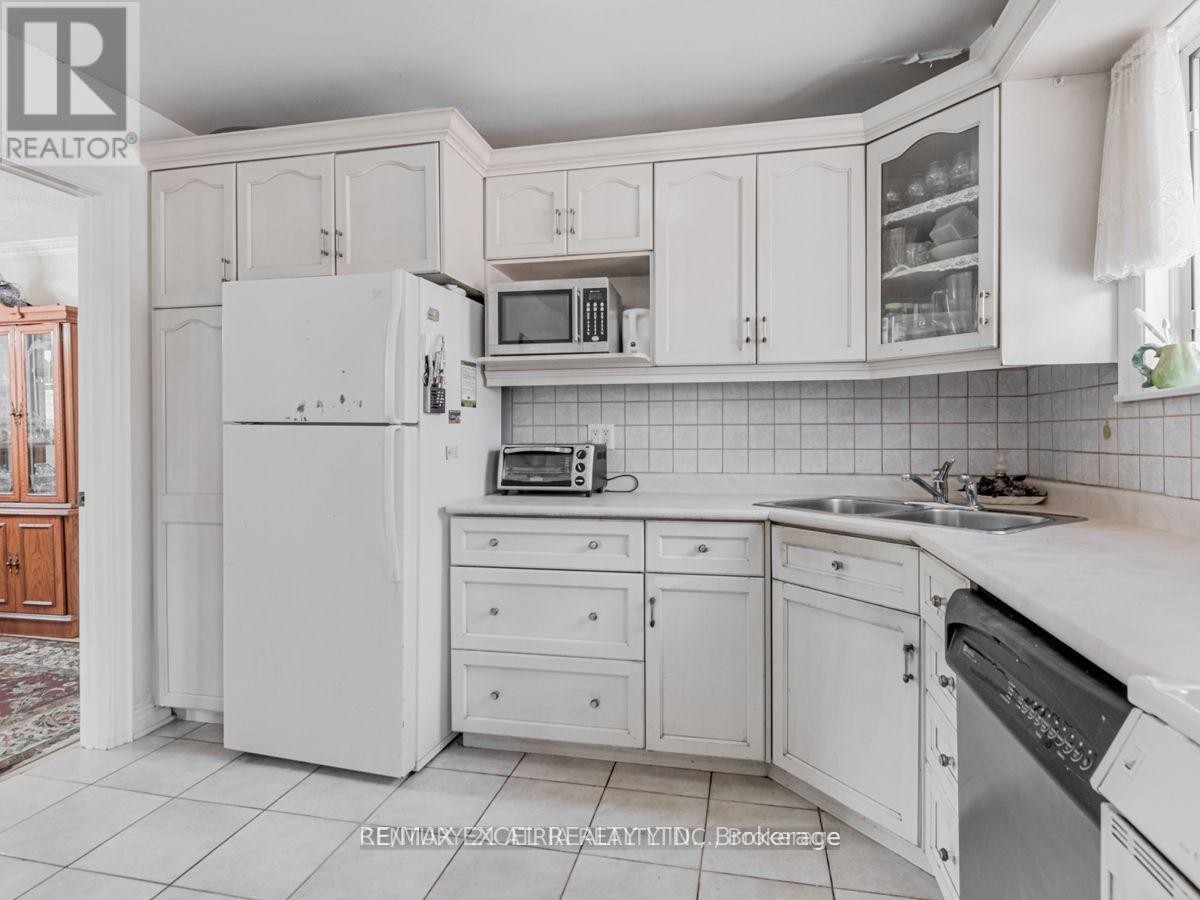 












387 CROSBY AVENUE

,
Richmond Hill (Crosby),




Ontario
L4C2R8

