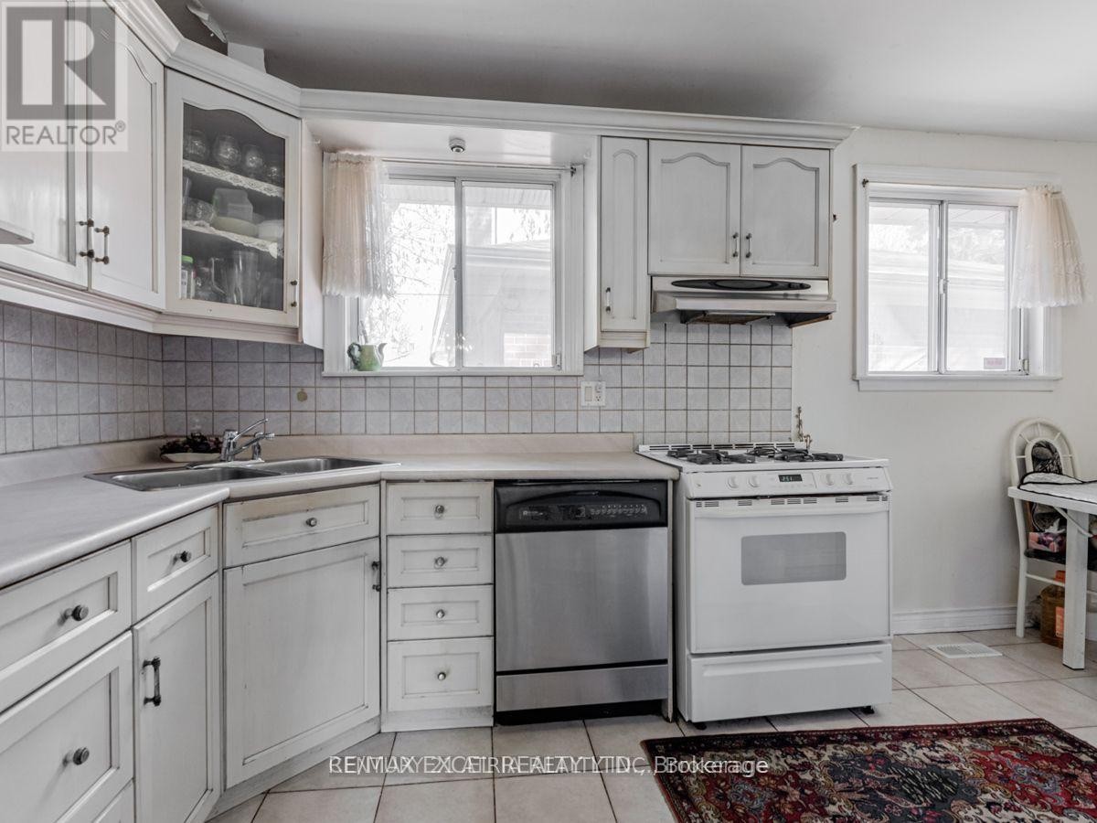 












387 CROSBY AVENUE

,
Richmond Hill (Crosby),




Ontario
L4C2R8

