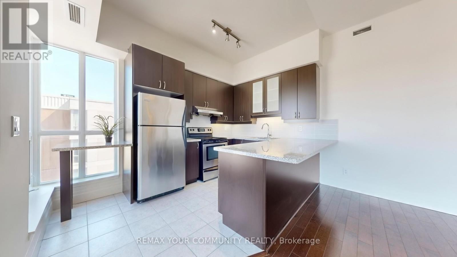 












703 - 21 UPPER DUKE CRESCENT

,
Markham (Unionville),




Ontario
L6G0B7


