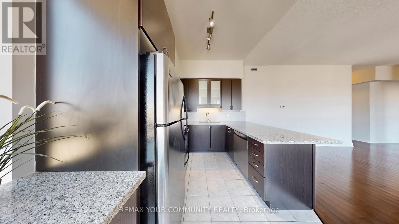 












703 - 21 UPPER DUKE CRESCENT

,
Markham (Unionville),




Ontario
L6G0B7

