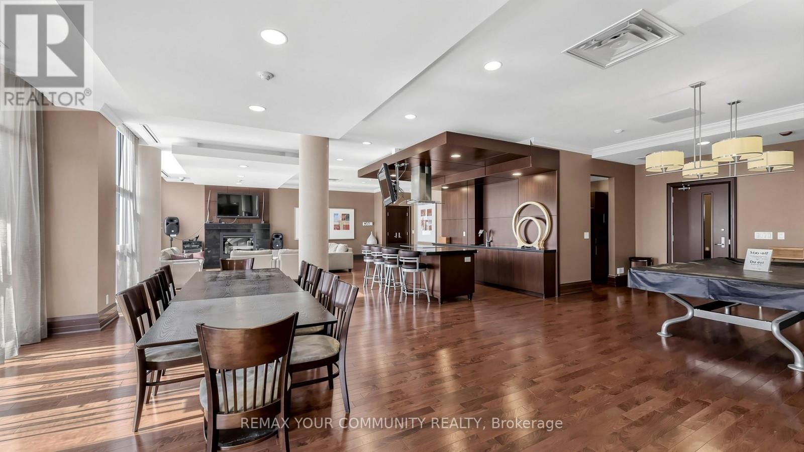 












703 - 21 UPPER DUKE CRESCENT

,
Markham (Unionville),




Ontario
L6G0B7

