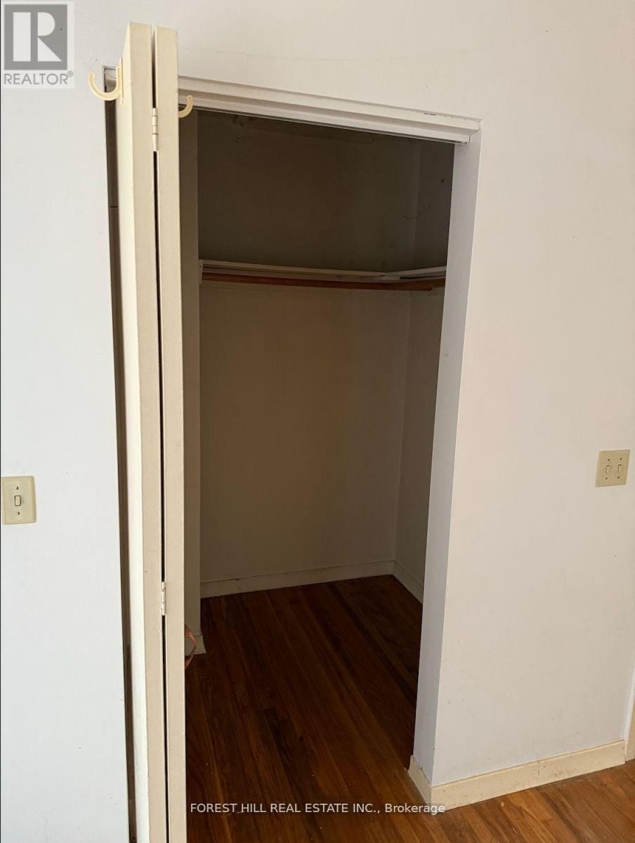 












176 MAY AVENUE

,
Richmond Hill (North Richvale),




Ontario
L4C3S6

