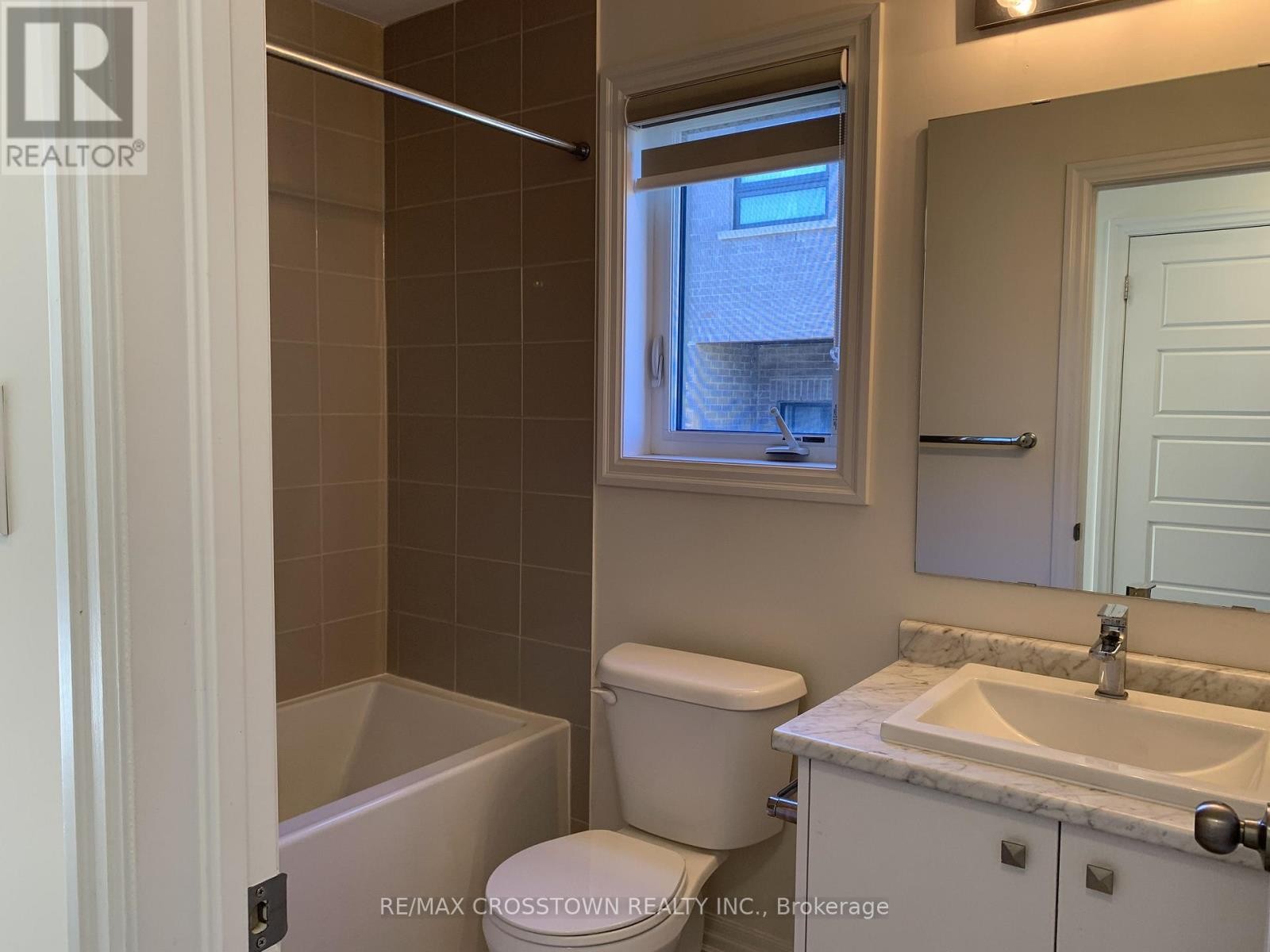 












179 WILLIAM BOOTH AVENUE

,
Newmarket (Woodland Hill),




Ontario
L3Y4V9

