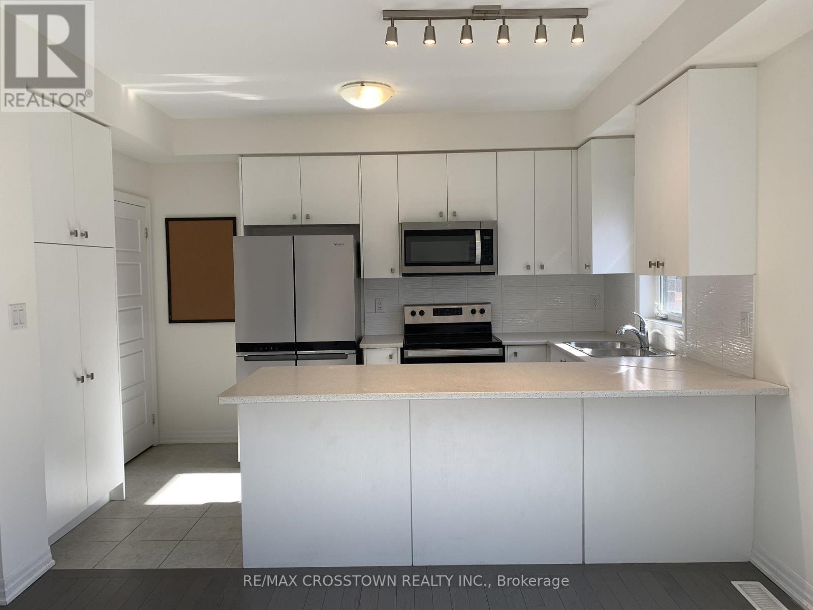 












179 WILLIAM BOOTH AVENUE

,
Newmarket (Woodland Hill),




Ontario
L3Y4V9

