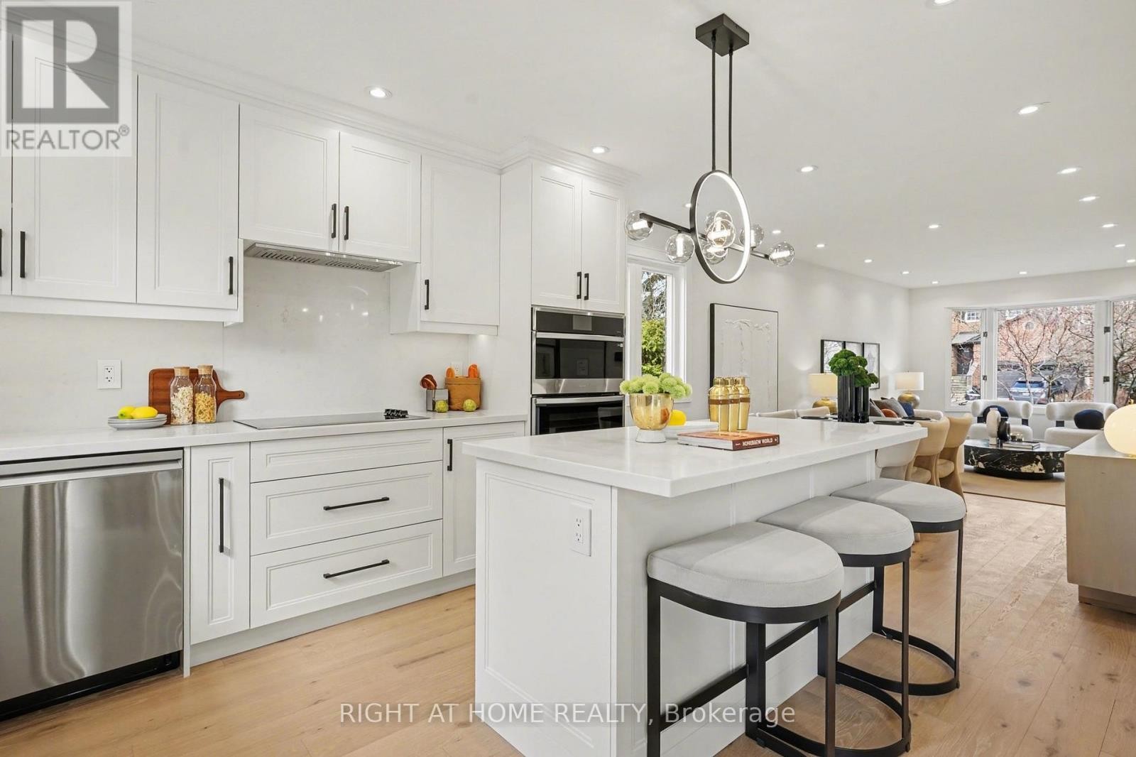 












19 LANG ROAD

,
Markham (Thornlea),




Ontario
L3T7E8

