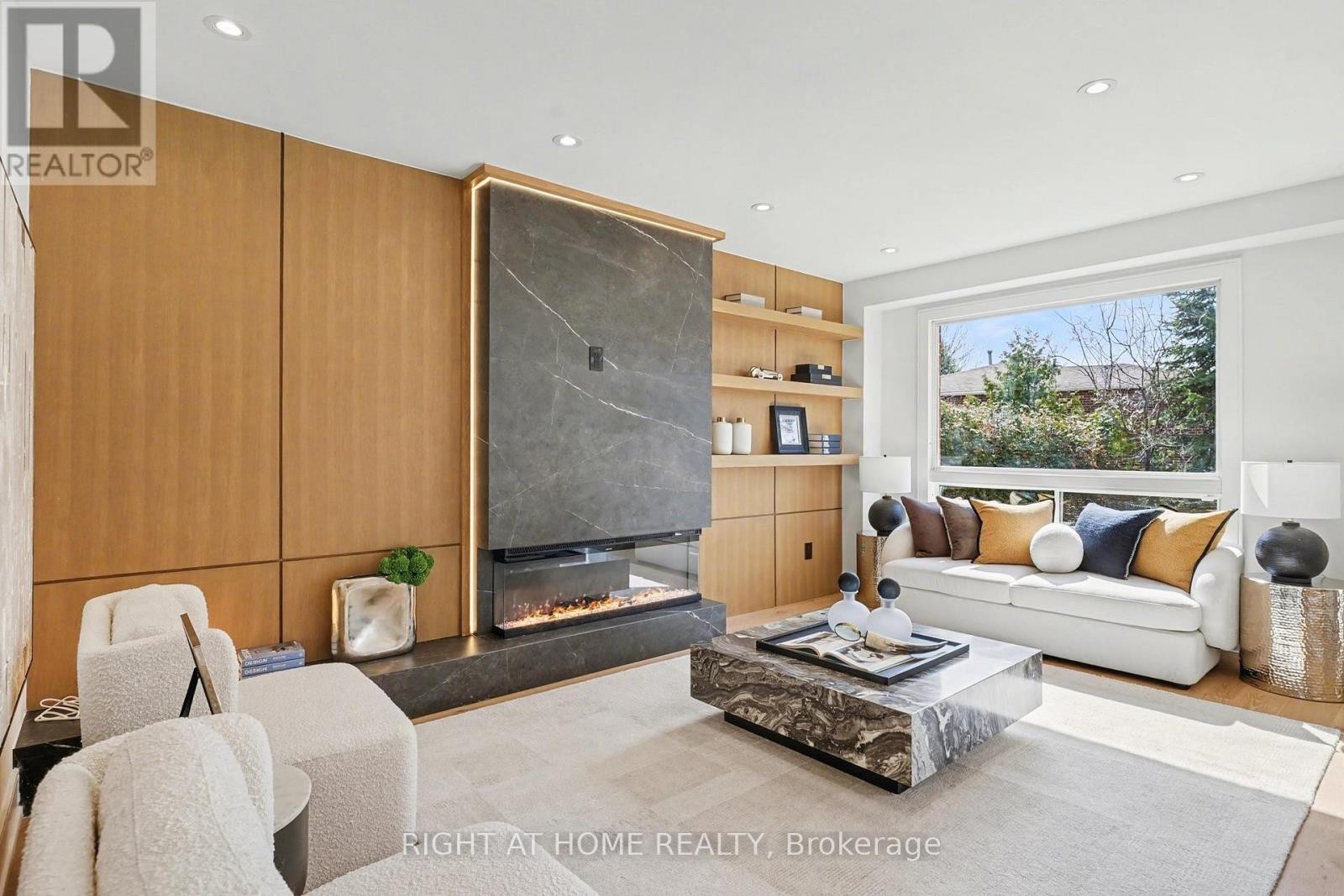 












19 LANG ROAD

,
Markham (Thornlea),




Ontario
L3T7E8

