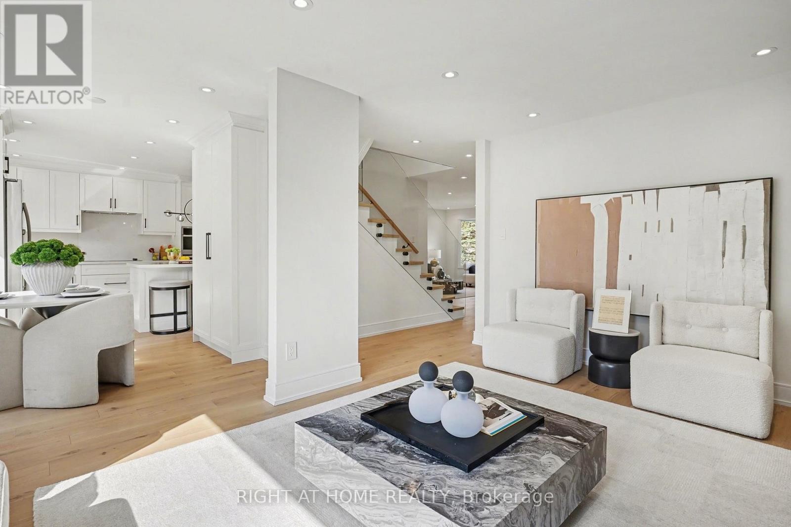 












19 LANG ROAD

,
Markham (Thornlea),




Ontario
L3T7E8

