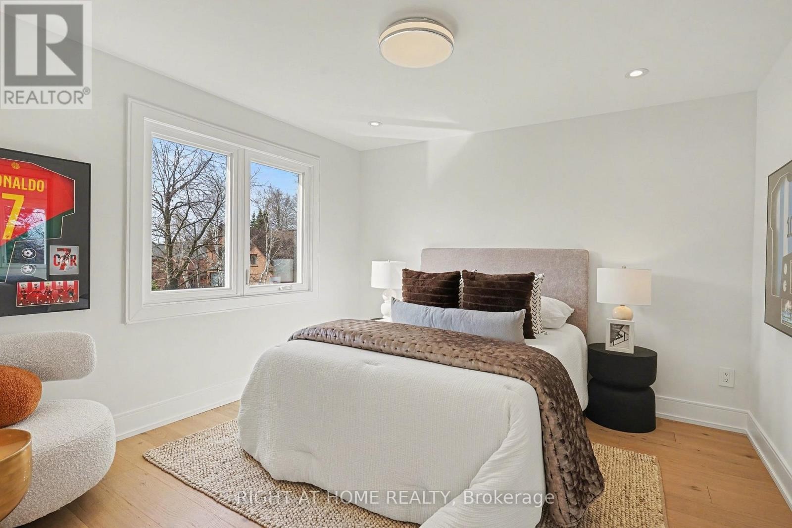 












19 LANG ROAD

,
Markham (Thornlea),




Ontario
L3T7E8

