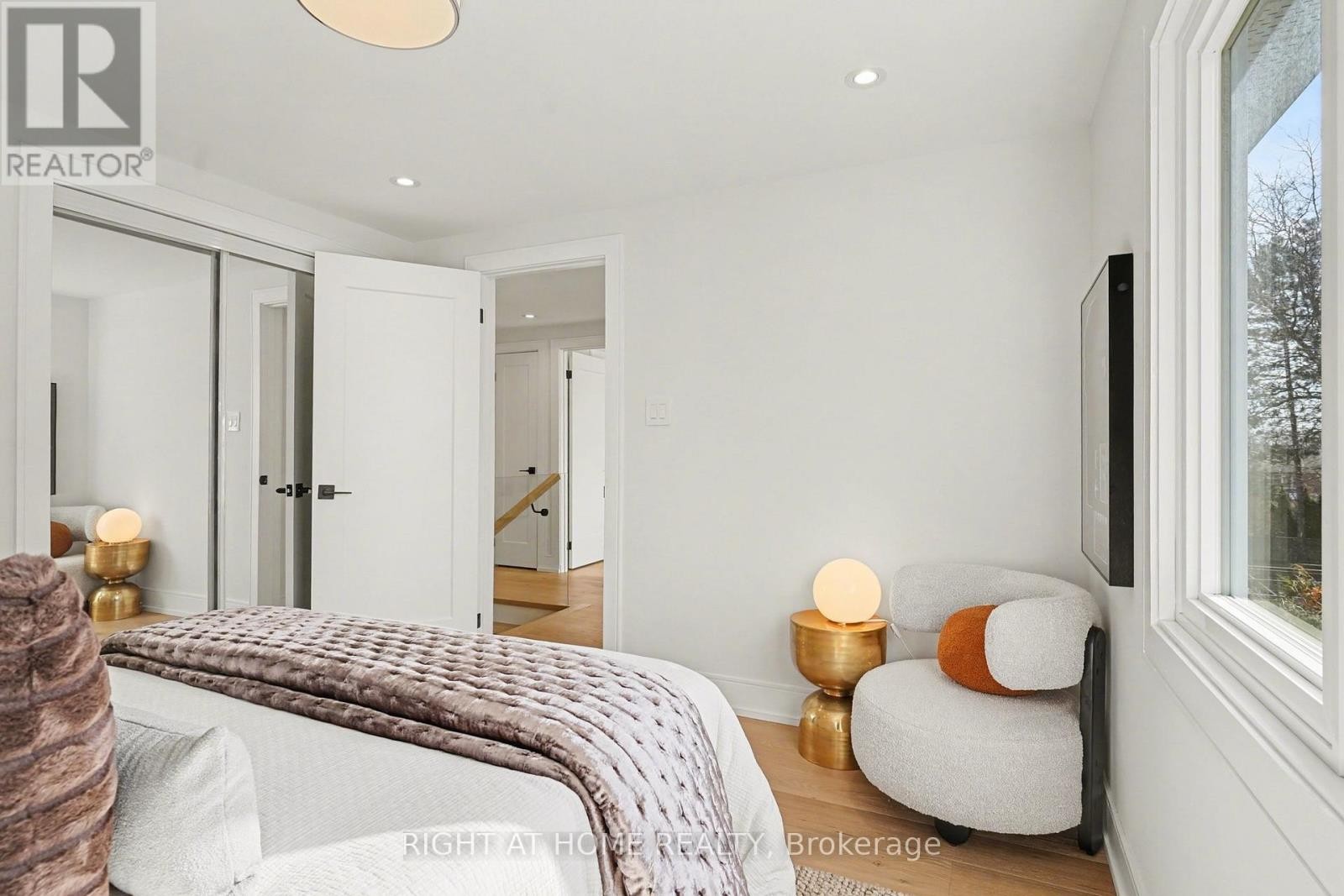 












19 LANG ROAD

,
Markham (Thornlea),




Ontario
L3T7E8

