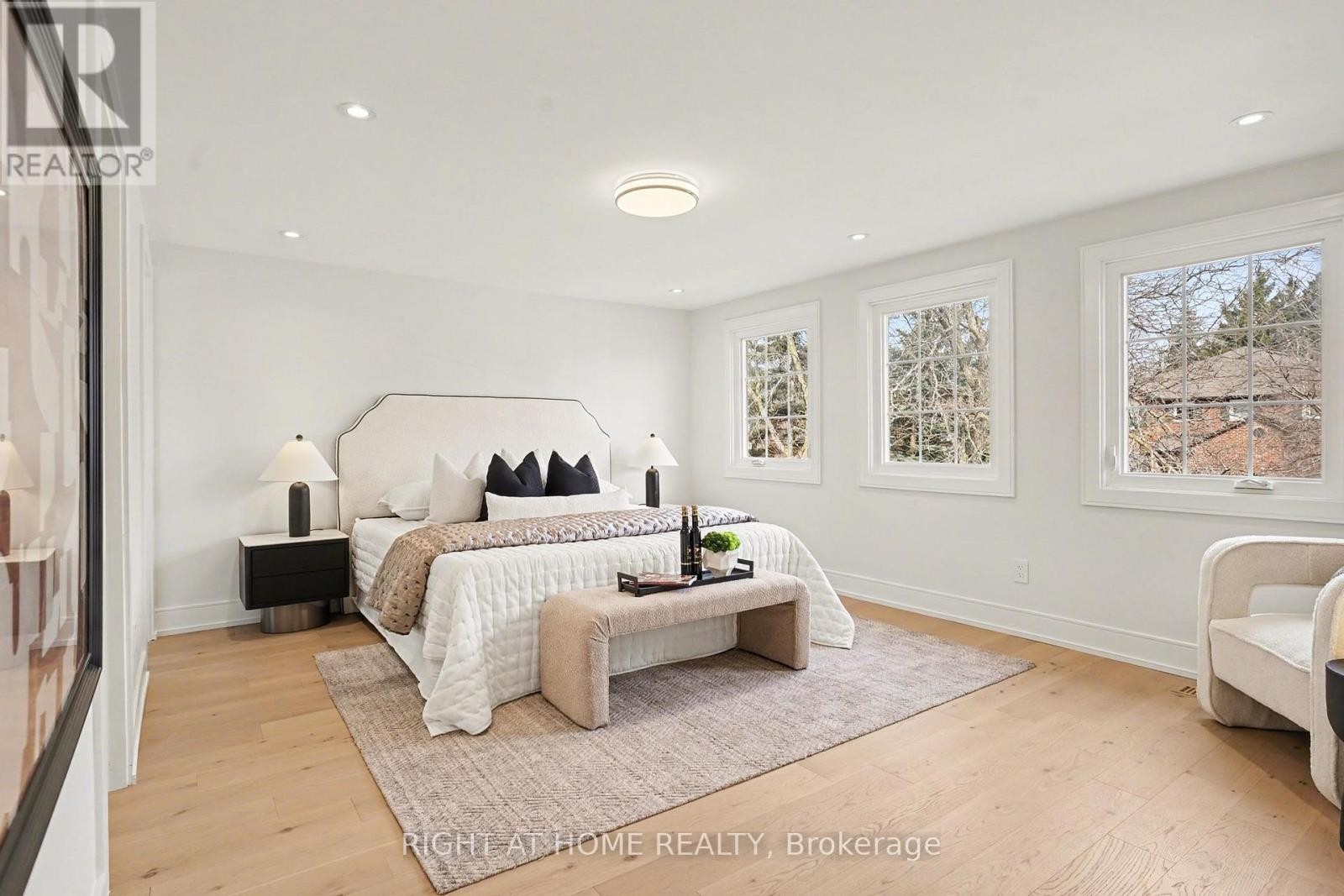 












19 LANG ROAD

,
Markham (Thornlea),




Ontario
L3T7E8

