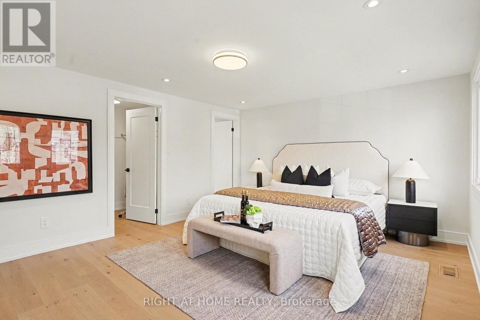 












19 LANG ROAD

,
Markham (Thornlea),




Ontario
L3T7E8

