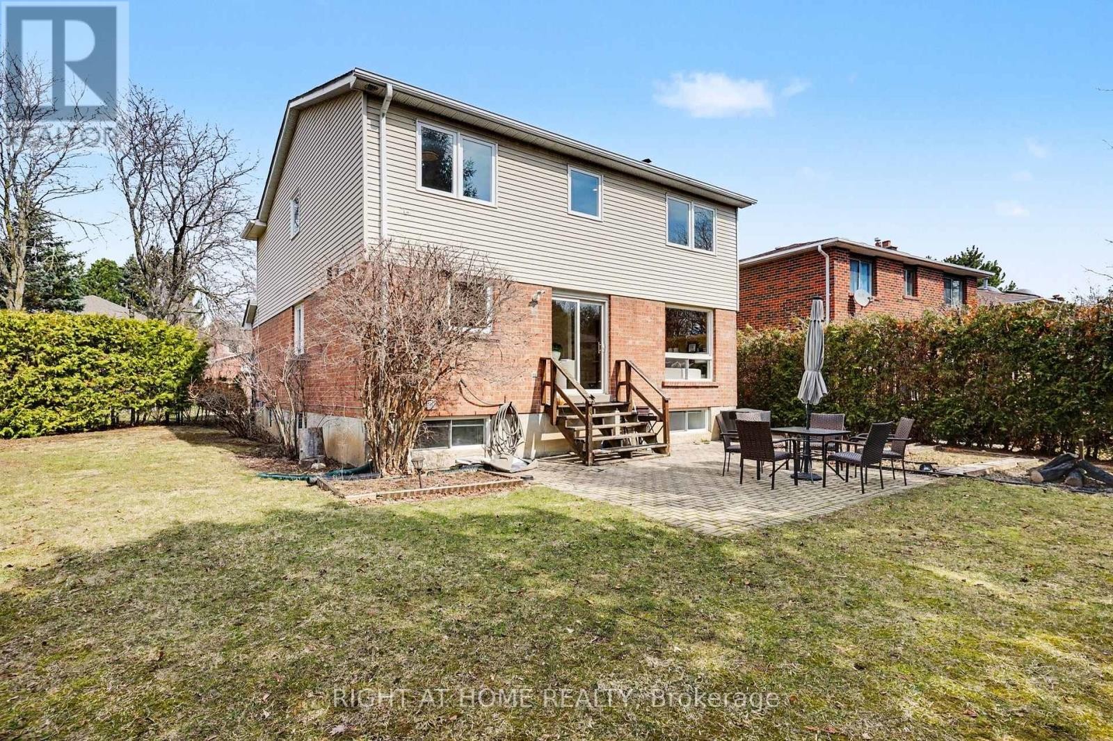 












19 LANG ROAD

,
Markham (Thornlea),




Ontario
L3T7E8

