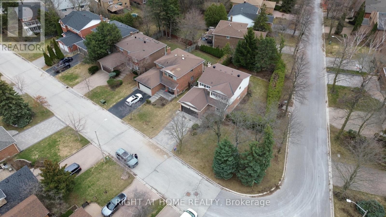 












19 LANG ROAD

,
Markham (Thornlea),




Ontario
L3T7E8

