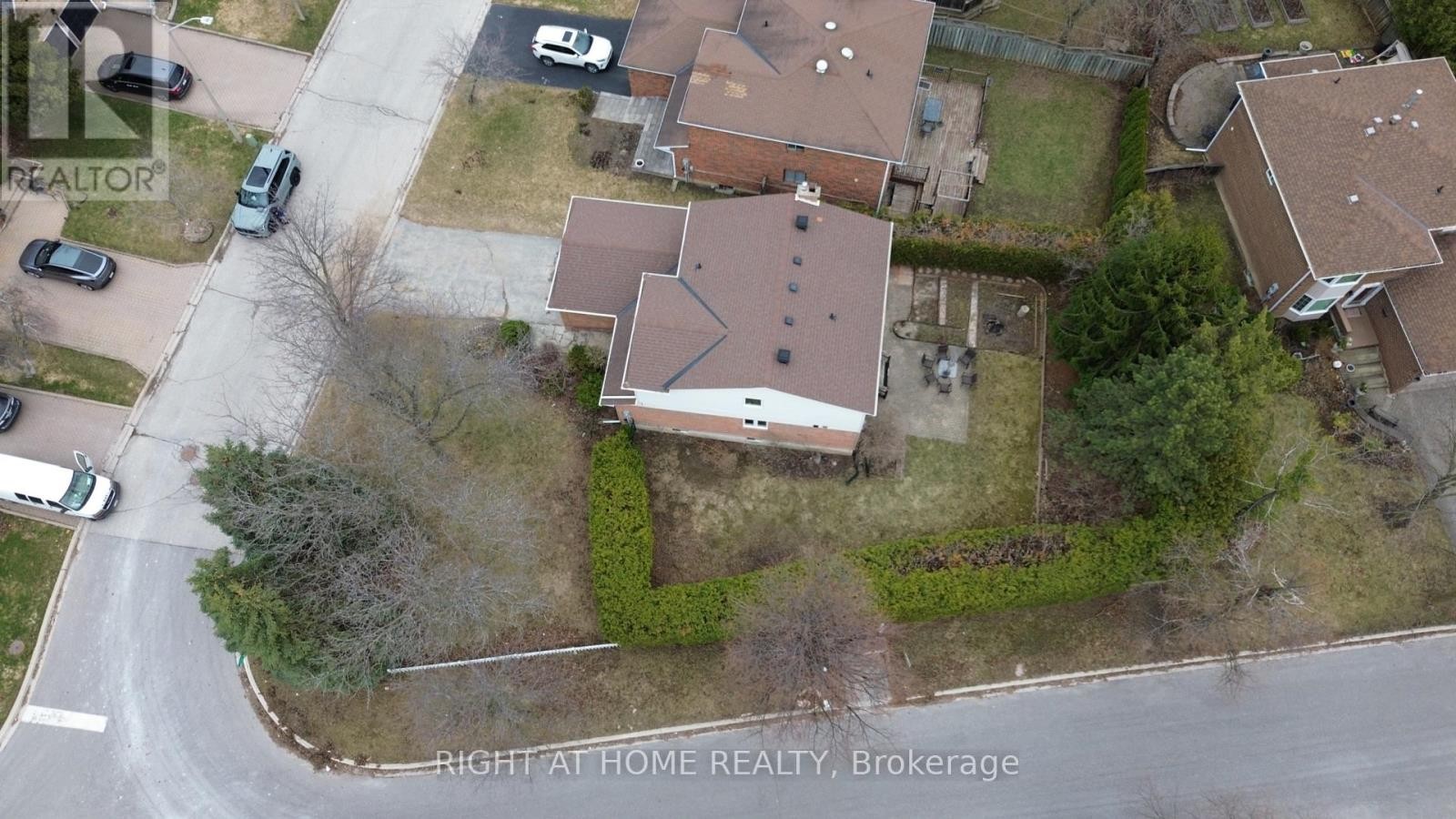 












19 LANG ROAD

,
Markham (Thornlea),




Ontario
L3T7E8

