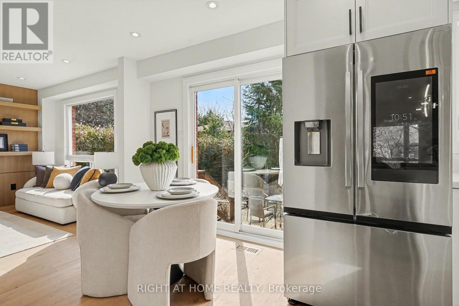 












19 LANG ROAD

,
Markham (Thornlea),




Ontario
L3T7E8

