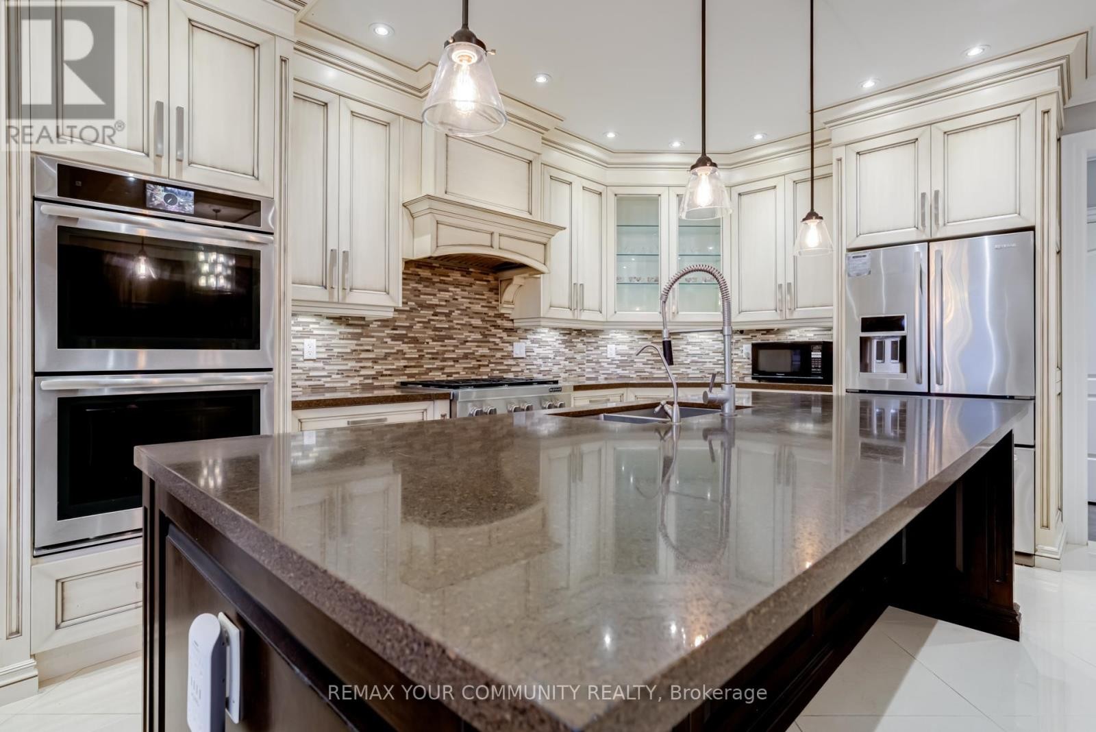 












20111 BATHURST STREET E

,
East Gwillimbury (Holland Landing),




Ontario
L9N1N3

