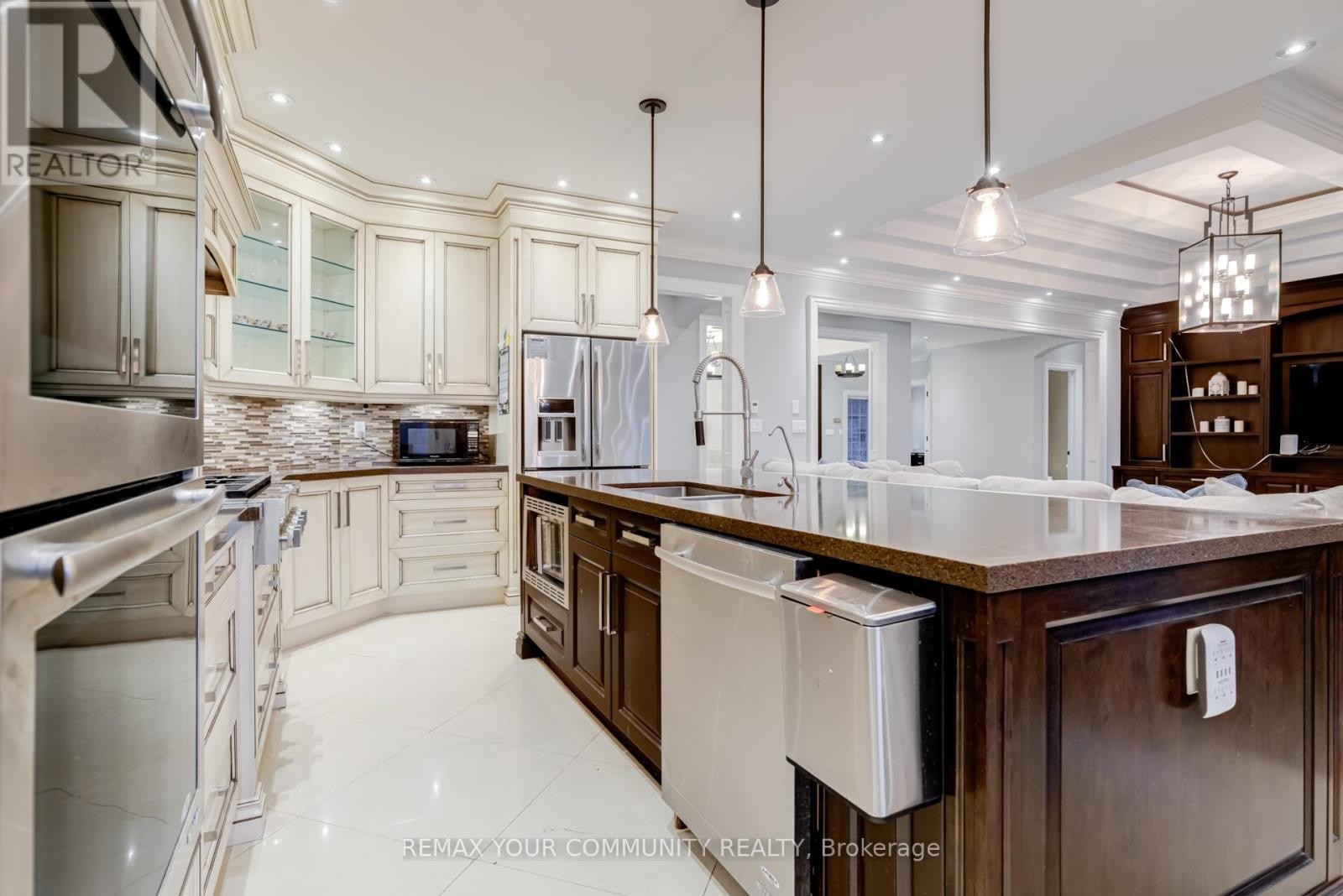 












20111 BATHURST STREET E

,
East Gwillimbury (Holland Landing),




Ontario
L9N1N3

