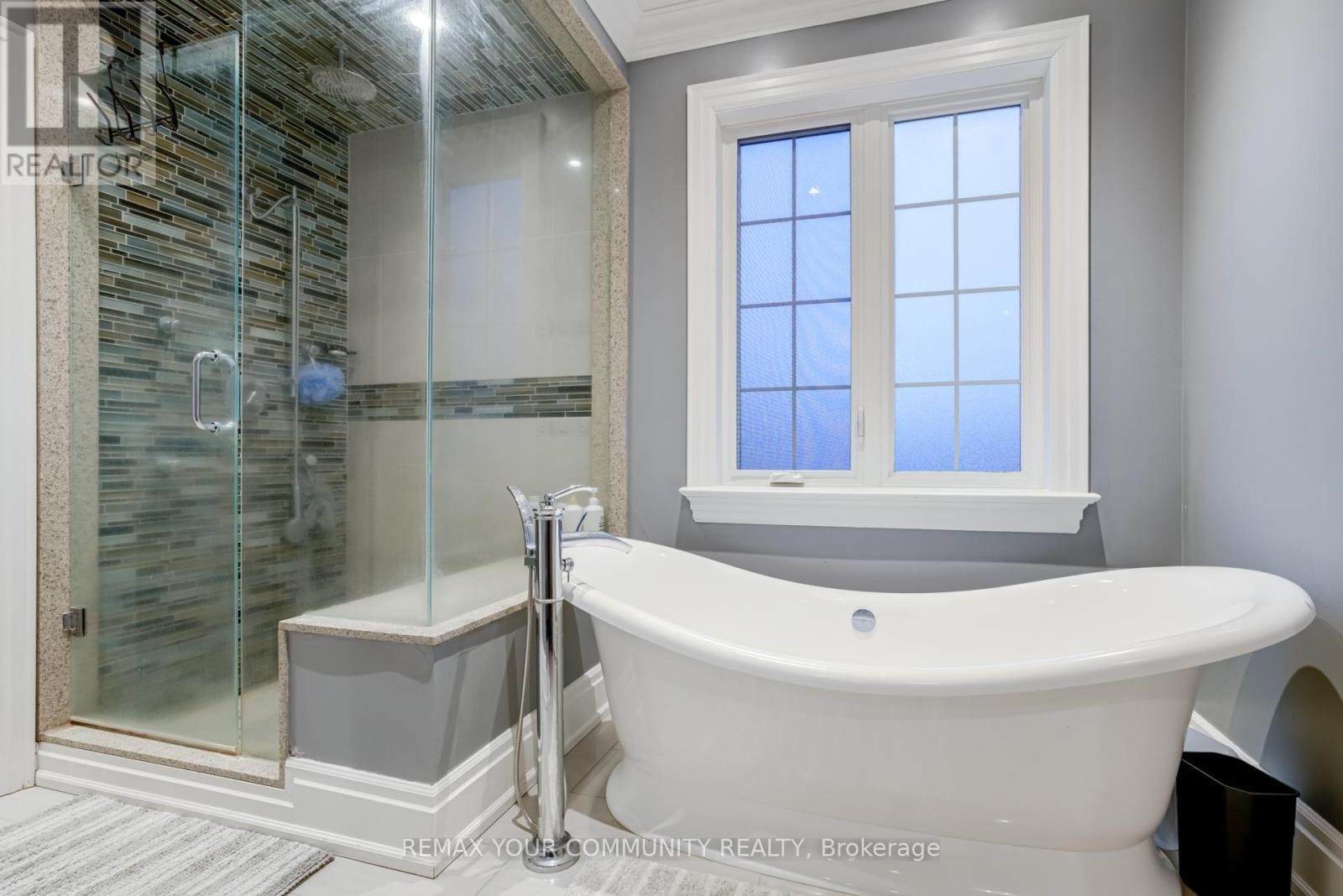 












20111 BATHURST STREET E

,
East Gwillimbury (Holland Landing),




Ontario
L9N1N3

