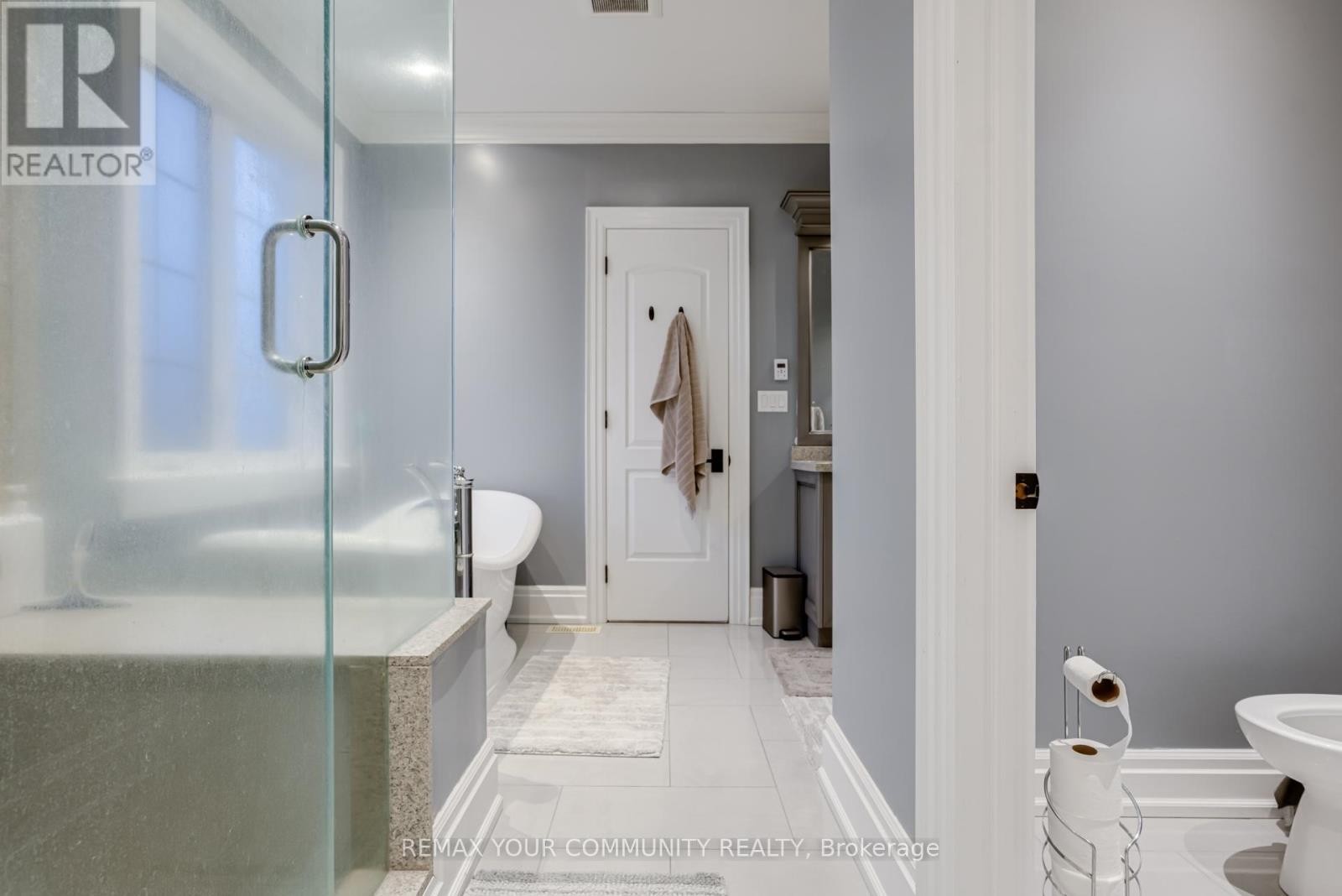 












20111 BATHURST STREET E

,
East Gwillimbury (Holland Landing),




Ontario
L9N1N3

