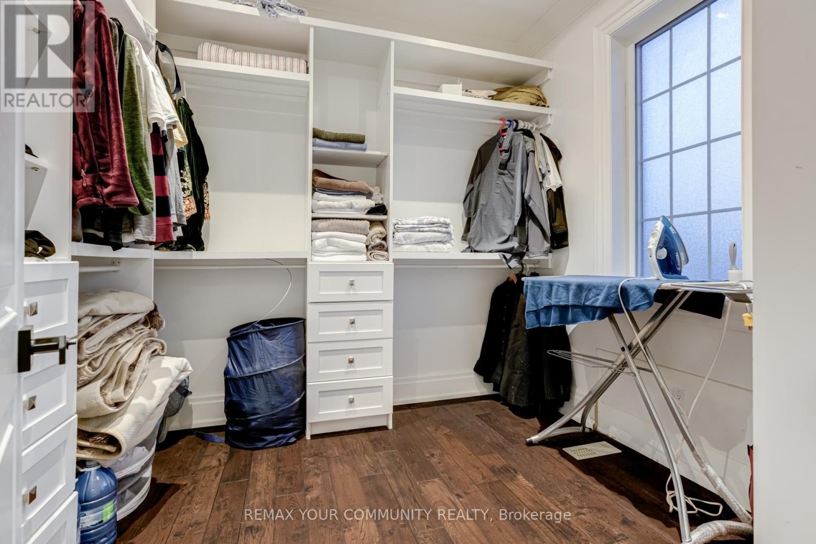 












20111 BATHURST STREET E

,
East Gwillimbury (Holland Landing),




Ontario
L9N1N3

