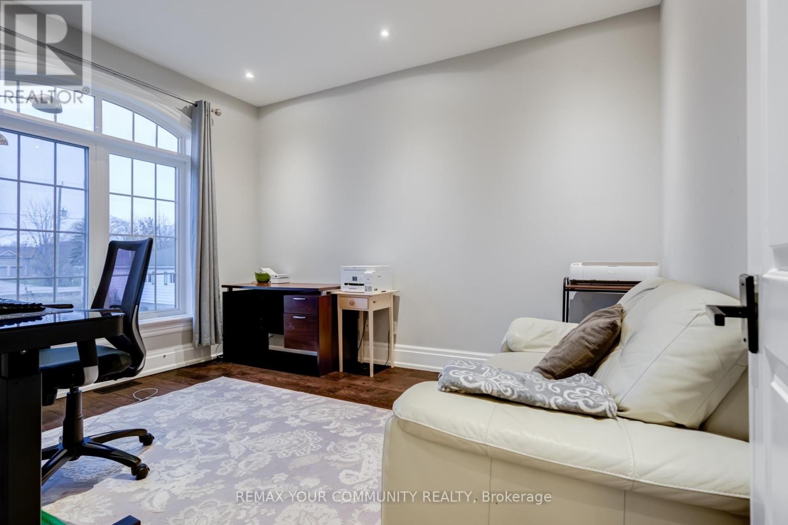 












20111 BATHURST STREET E

,
East Gwillimbury (Holland Landing),




Ontario
L9N1N3

