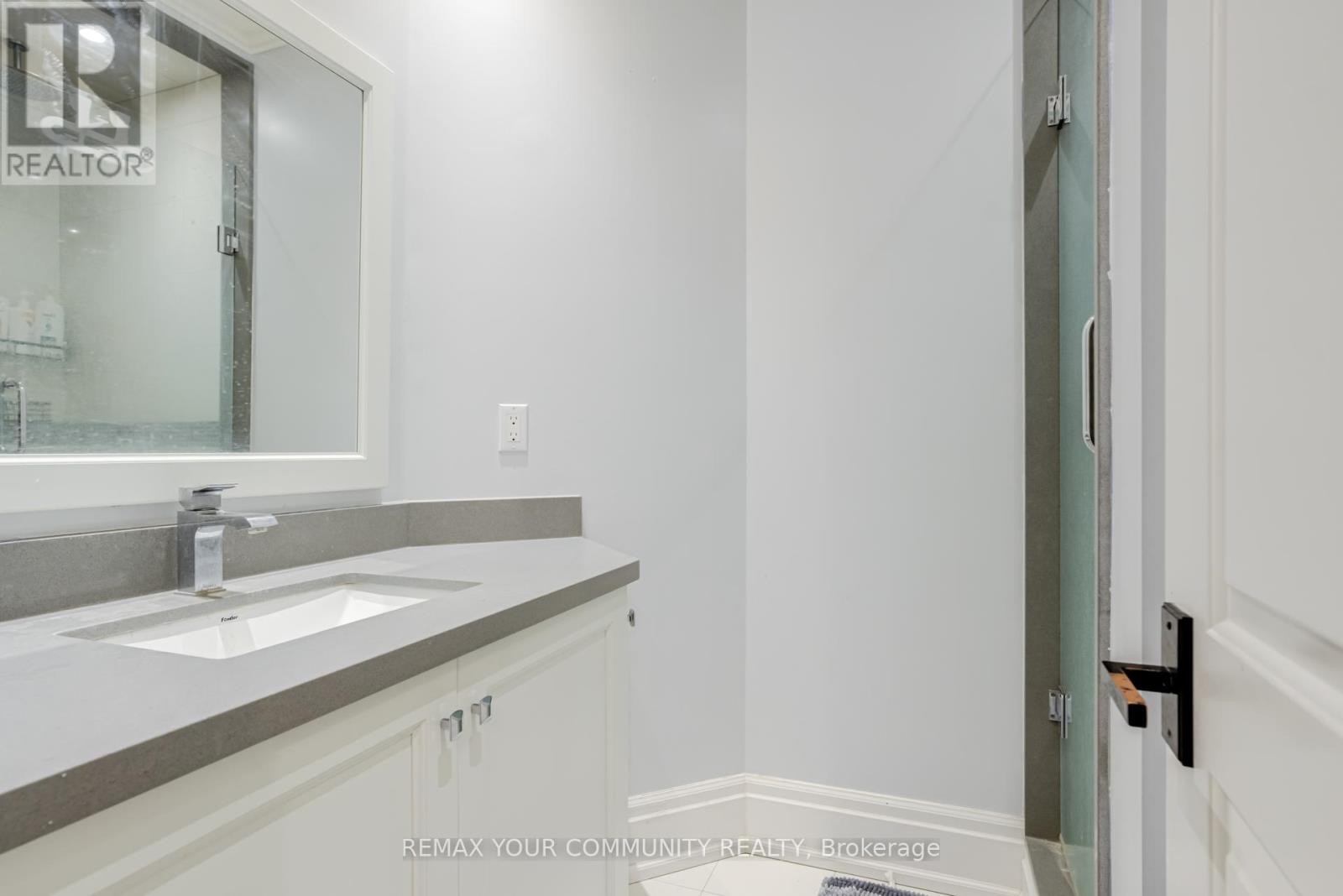 












20111 BATHURST STREET E

,
East Gwillimbury (Holland Landing),




Ontario
L9N1N3

