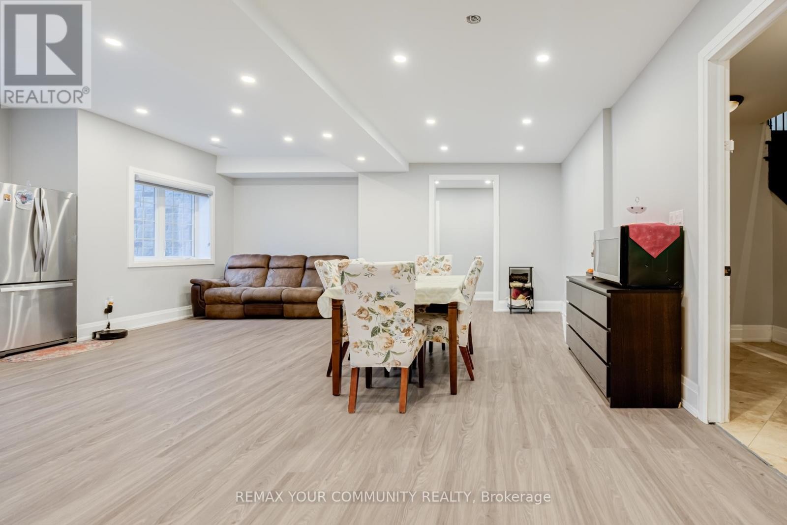 












20111 BATHURST STREET E

,
East Gwillimbury (Holland Landing),




Ontario
L9N1N3

