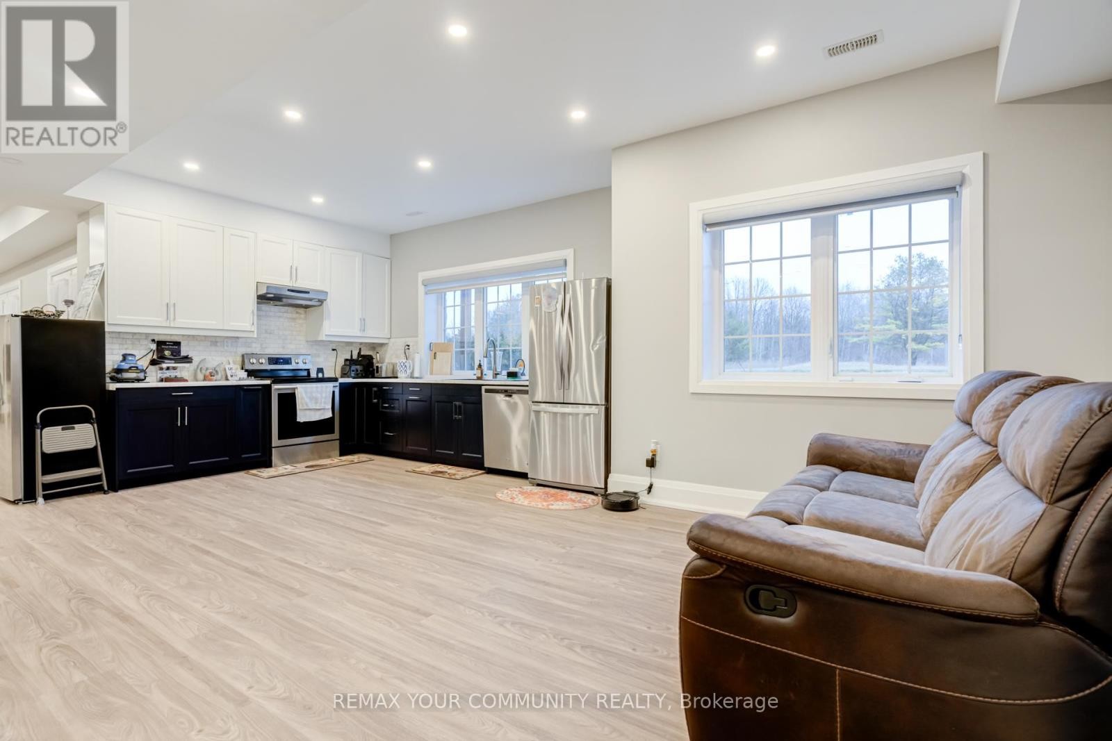 












20111 BATHURST STREET E

,
East Gwillimbury (Holland Landing),




Ontario
L9N1N3

