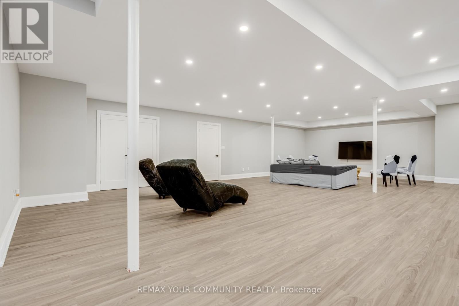 












20111 BATHURST STREET E

,
East Gwillimbury (Holland Landing),




Ontario
L9N1N3

