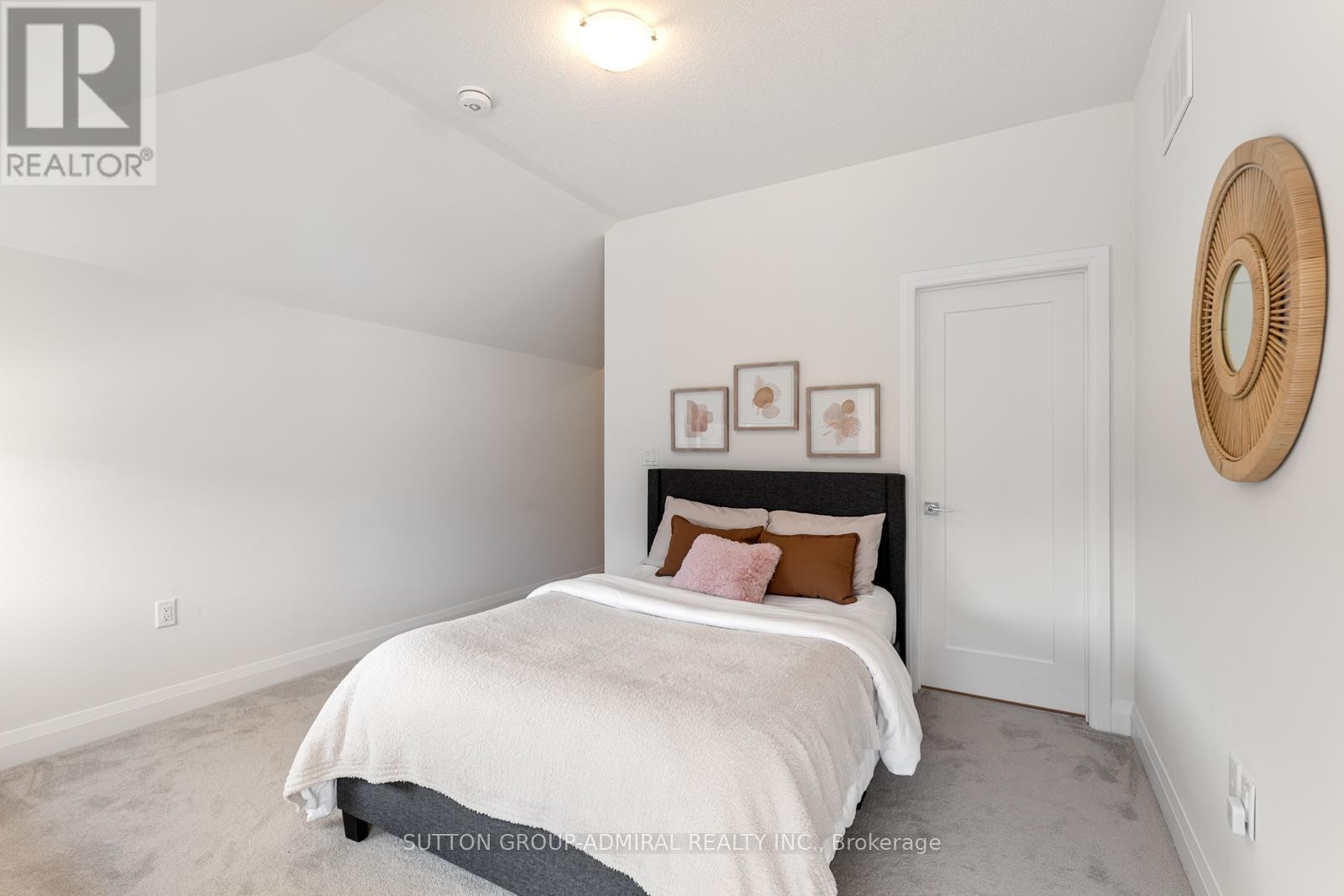 












2 LOIS TORRANCE TRAIL

,
Uxbridge,




Ontario
L9P0R9

