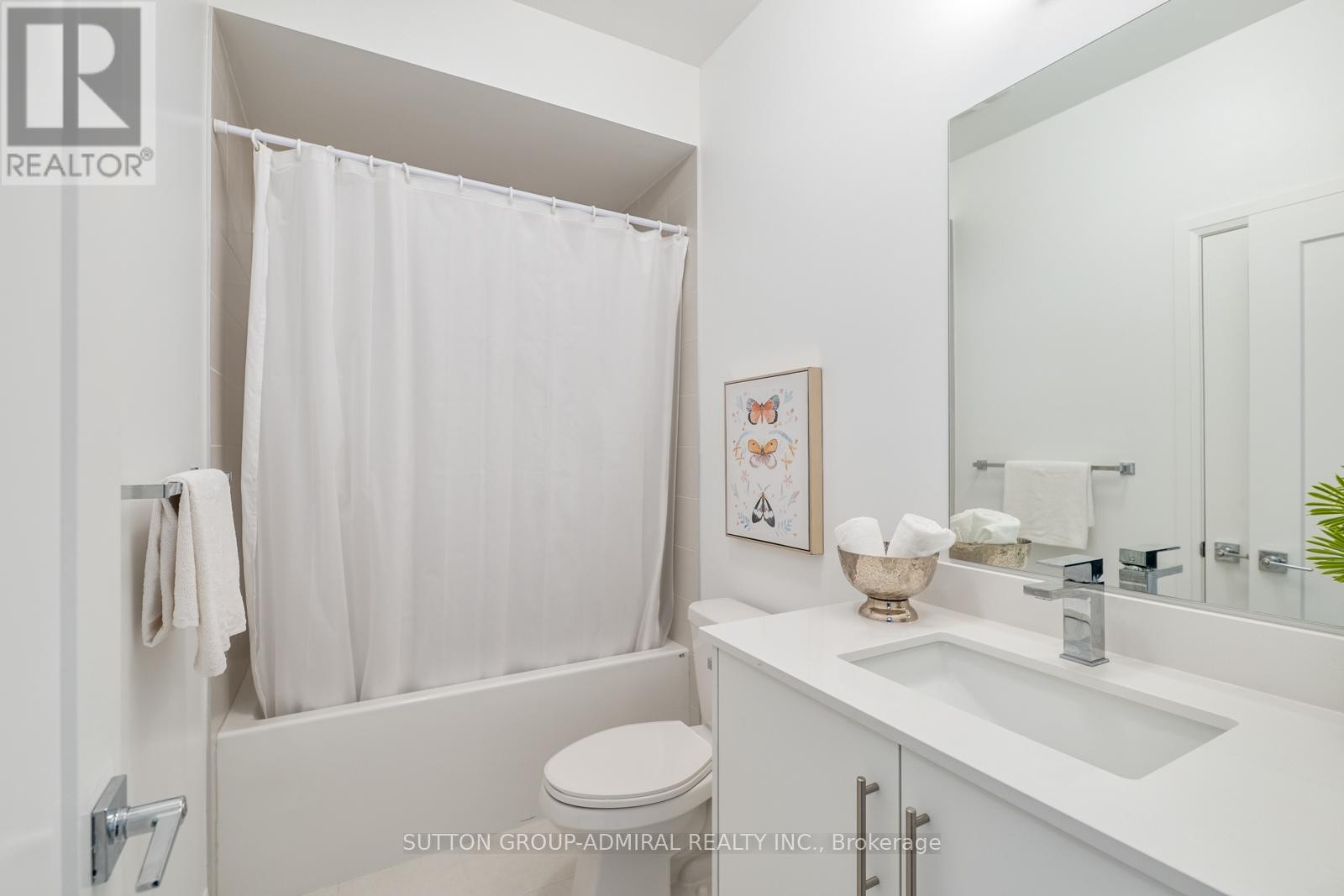 












2 LOIS TORRANCE TRAIL

,
Uxbridge,




Ontario
L9P0R9

