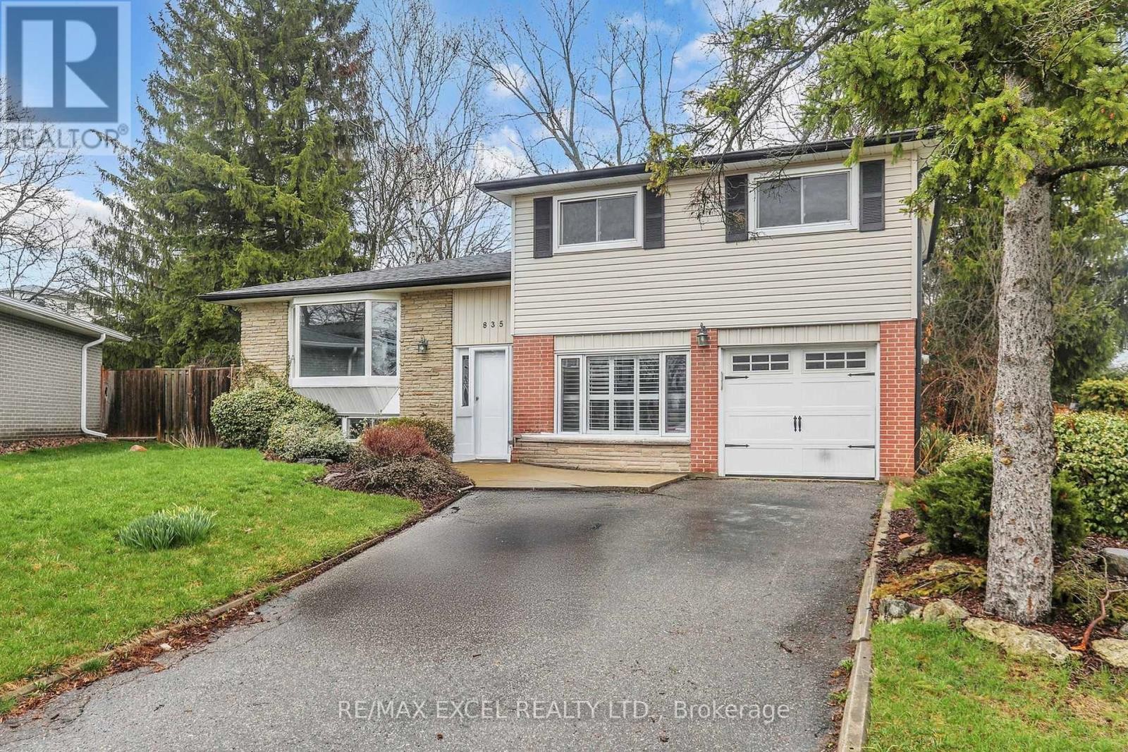 












835 LEGGE COURT

,
Newmarket (Gorham-College Manor),




Ontario
L3Y3J1

